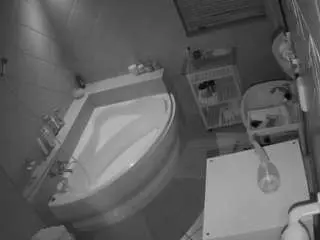 Camsoda Watch Live Sex Cams of voyeurcam-julmodels-bath-1st-2