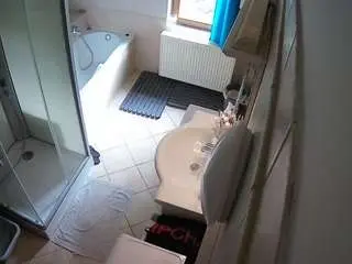 Camsoda Free Live Porn of voyeurcam-julmodels-bath-2nd-2