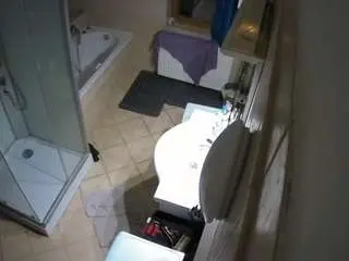Camsoda Free Live Porn of voyeurcam-julmodels-bath-2nd-2
