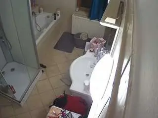 Camsoda Nude Webcam of voyeurcam-julmodels-bath-2nd-2
