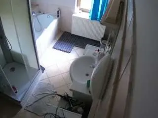 Camsoda Free Porn Cam of voyeurcam-julmodels-bath-2nd-2