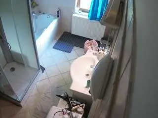Camsoda Adult Webcams of voyeurcam-julmodels-bath-2nd-2