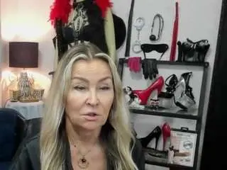 Camsoda Free Porn Cam of luxcrystal