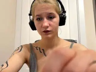 Camsoda Nude Webcam of emabraatz