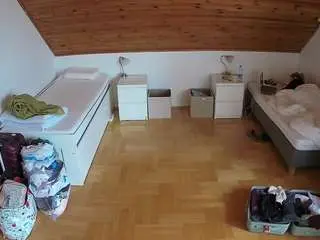 Camsoda Nude Webcam of voyeurcam-julmodels-greybed-3