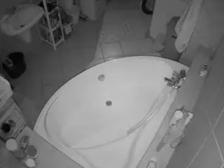 Camsoda Adult Webcams of voyeurcam-julmodels-bath-1st-1