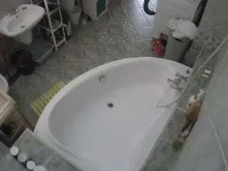 Camsoda Live Sex Cam of voyeurcam-julmodels-bath-1st-1