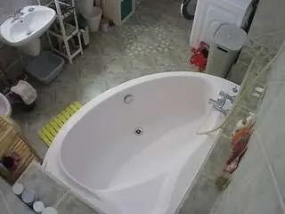 Camsoda Nude Webcam of voyeurcam-julmodels-bath-1st-1