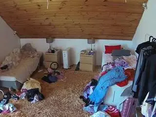 Camsoda Free Porn Cam of voyeurcam-julmodels-whitebed-3