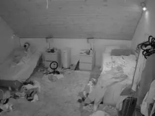 Camsoda Adult Webcams of voyeurcam-julmodels-whitebed-3
