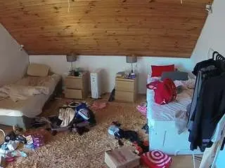 Camsoda Live Sex Cam of voyeurcam-julmodels-whitebed-3