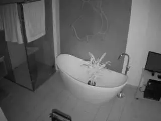 Camsoda Nude Webcam of voyeurcam-casa-salsa-bathroom-5