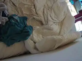 Camsoda Free Porn Cam of voyeurcam-julmodels-whitebed-4