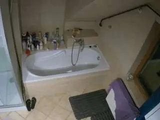 Camsoda Nude Webcam of voyeurcam-julmodels-bath-2nd-1