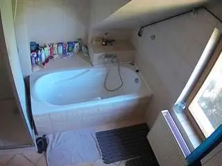Camsoda Live Sex of voyeurcam-julmodels-bath-2nd-1