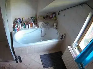 Camsoda Free Porn Cam of voyeurcam-julmodels-bath-2nd-1