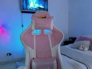 Camsoda Sex Cam of isa-diamond