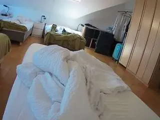Camsoda Live Sex of voyeurcam-julmodels-bed-1