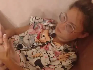 Chaturbate Live Sex Cam of candylady136