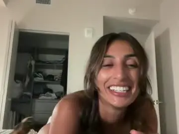 Chaturbate Free Porn Cam of camiliakxoxo