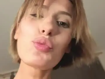 Chaturbate Live Sex Cam of yourlittlestar33