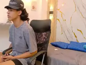 Chaturbate Free Porn Cam of zayn_fox32