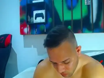 Chaturbate Live Sex Cam of hugo_19cm