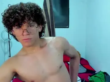 Chaturbate Live Sex Cam of tom_blue10