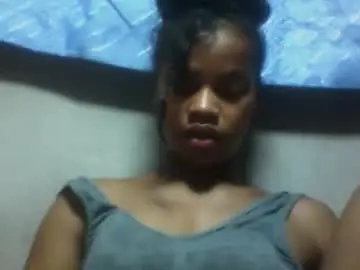 Chaturbate Live Sex Cam of elodie228680