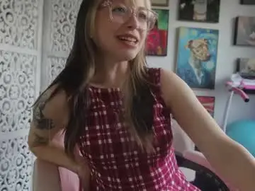 Chaturbate Live Sex Cam of makiyahbelle2
