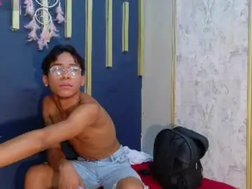 Chaturbate Best live sex cam show of zack_horny19