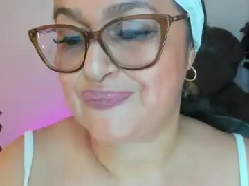 Chaturbate Live Sex Cam of gia_nahomi