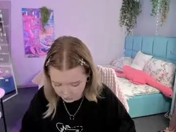 Chaturbate Live Sex Cam of elira_vane