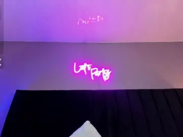 Chaturbate Live Porn of isaxcurves