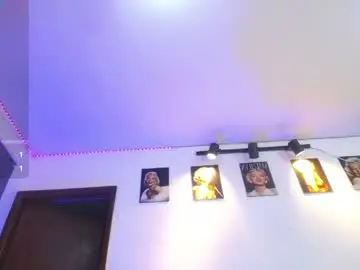 Chaturbate Live Sex Cam of shellsy_hans