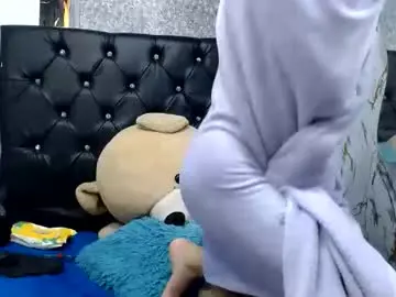 Chaturbate Live Sex Cam of isa_x18