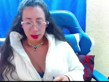 Chaturbate Live Sex Cam of gia_leinn