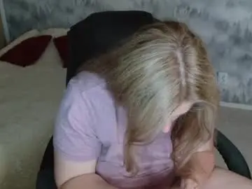 Chaturbate Live Sex Cam of adelinalawson