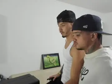 Chaturbate Live Sex Cam of noahscott1