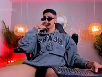 Chaturbate Live Sex Cam of gio_carangi