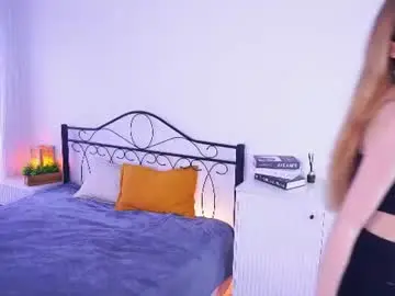 Chaturbate Live Sex Cam of mackenziemejias