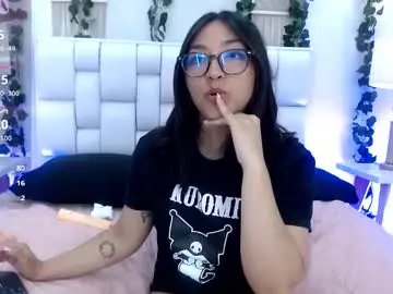 Chaturbate Live Sex Cam of ayla_lumina