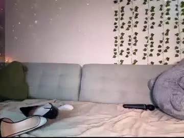 Chaturbate Watch Live Sex Cams of emmybell_