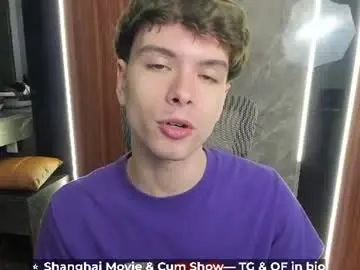 Chaturbate Live Sex Cam of calvin_loves_you