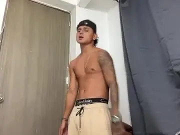 Chaturbate Free Porn Cam of bob_pettersonn