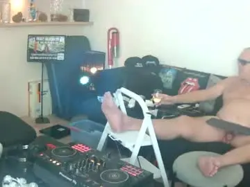 Chaturbate Live Sex Cam of goldyguy011