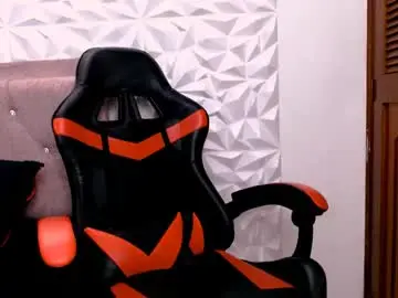 Chaturbate Live Sex Cam of carolinelover_35