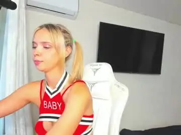 Chaturbate Live Sex Cam of glitchy_doll