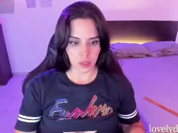 Chaturbate Live Sex Cam of lovelydollyxx_