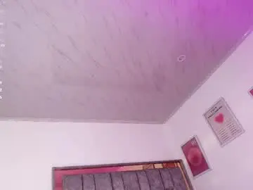 Chaturbate Live Sex Cam of alexa_candy_18